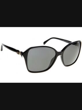 CHANEL Black Oversized Cat-Eye Sunglasses with Gray Lenses